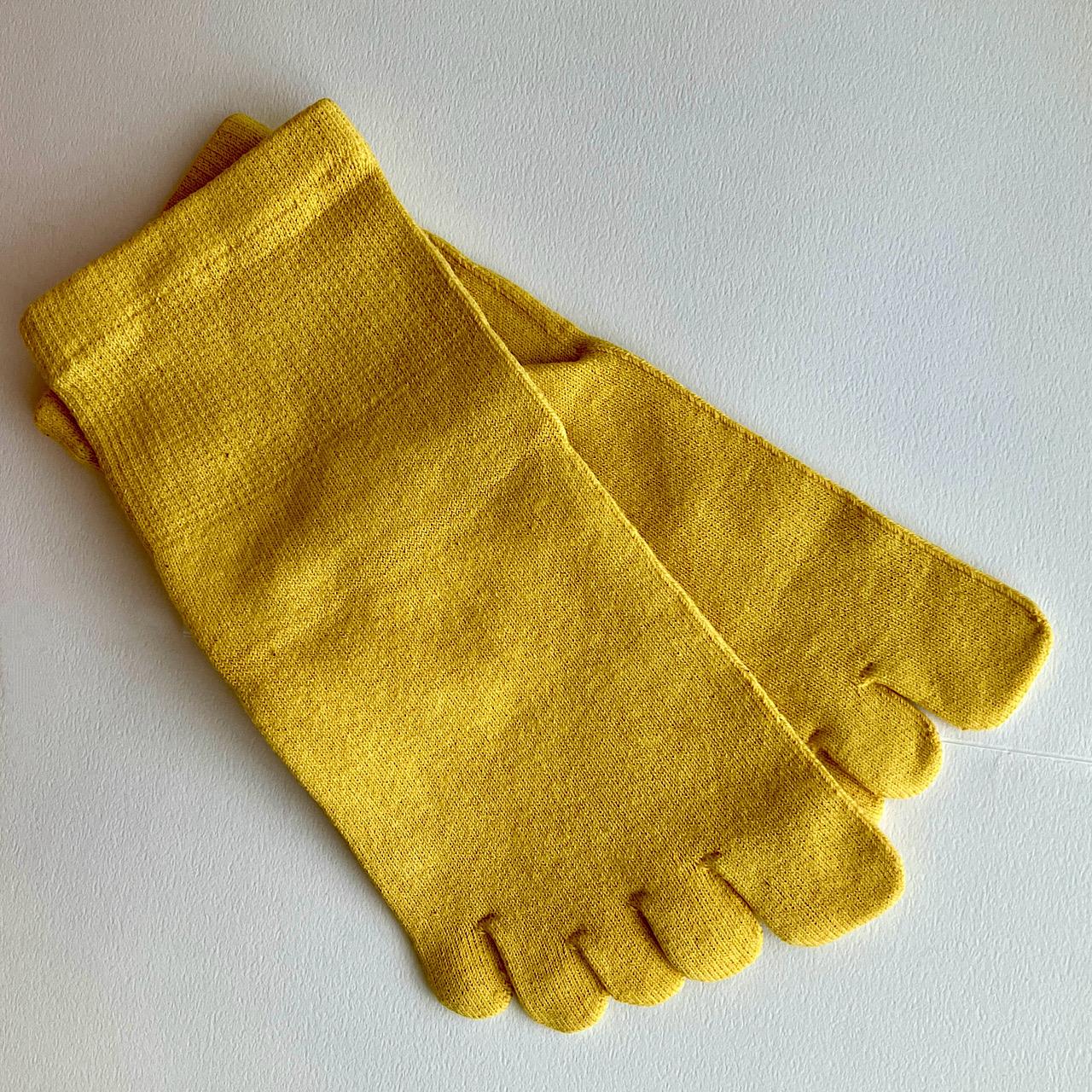 黄金花染めオーガニックコットン5本指ソックス(草木染め)-冷えむくみ対策に！1枚目の画像