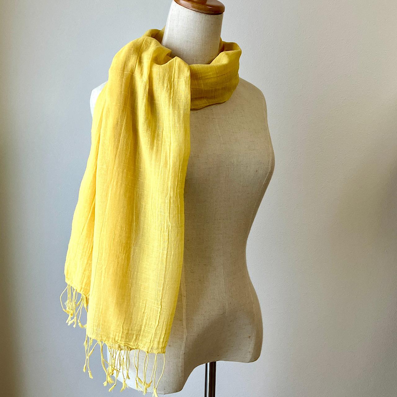 草木染めガーゼ織コットンストール＊マリーゴールドイエロー1枚目の画像